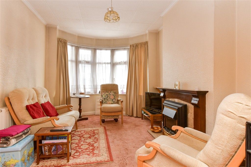 Property photo 3 of 15 Lounge