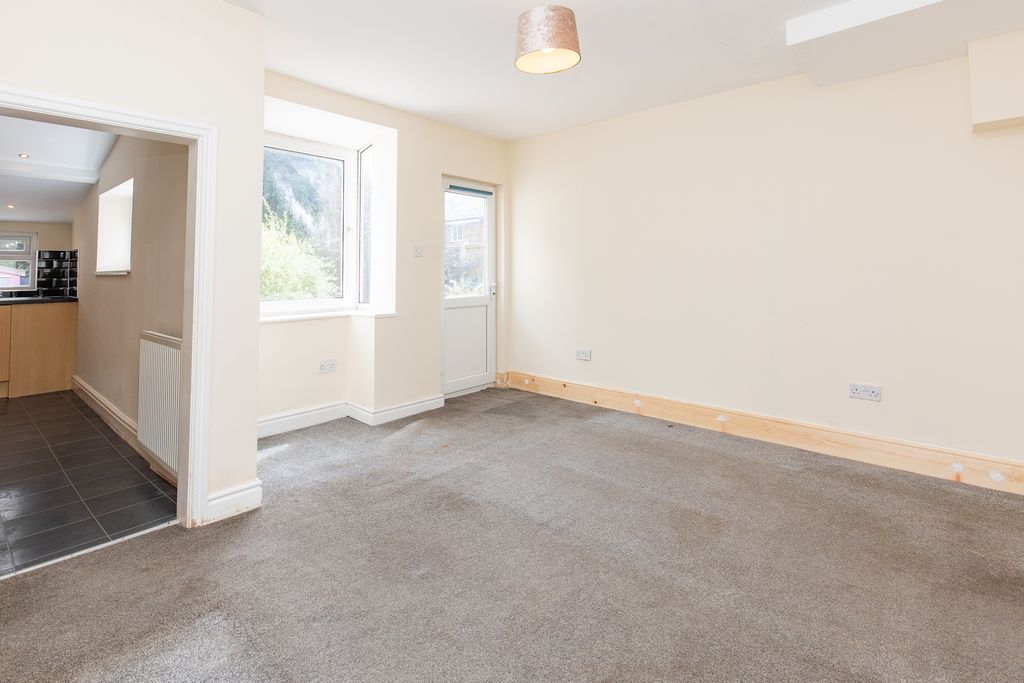 Property photo 3 of 9 Dining Room