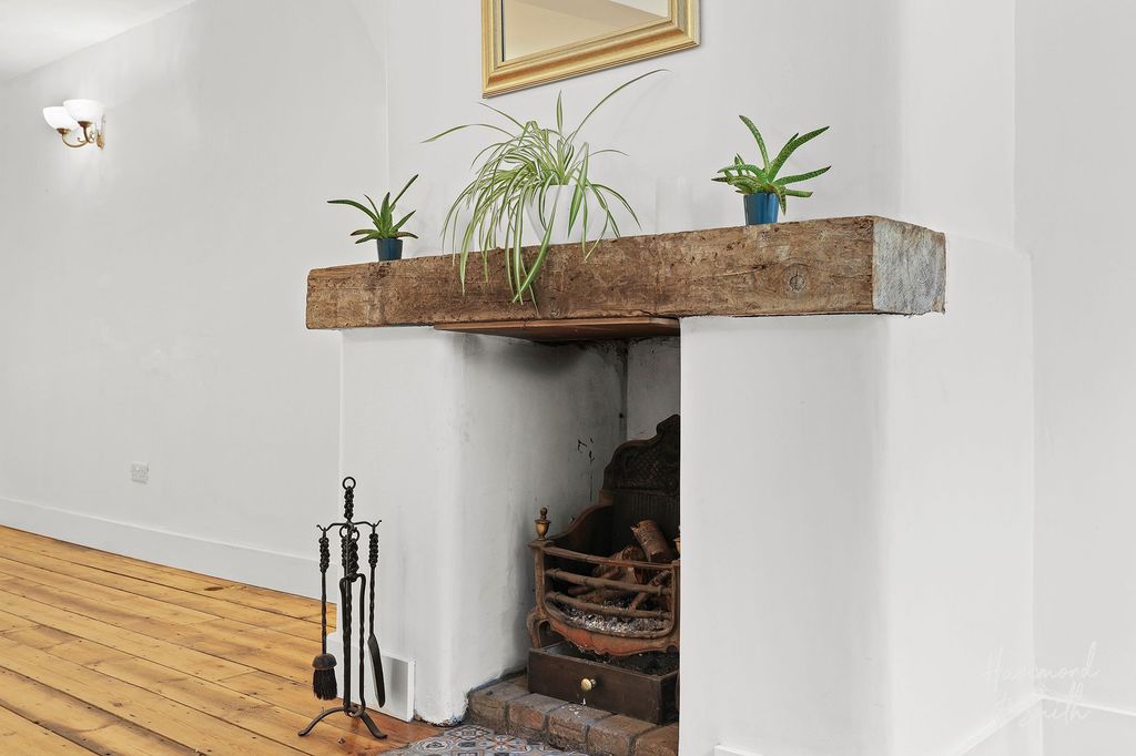 Property photo 2 of 21