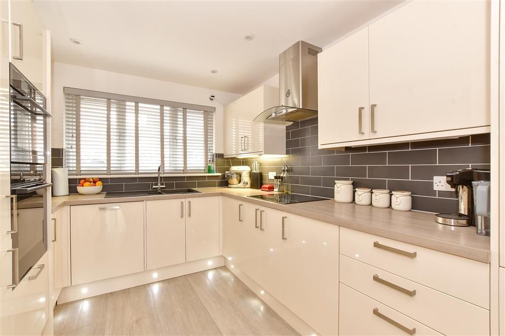 Property photo 3 of 15 Kitchen/ Dining Area