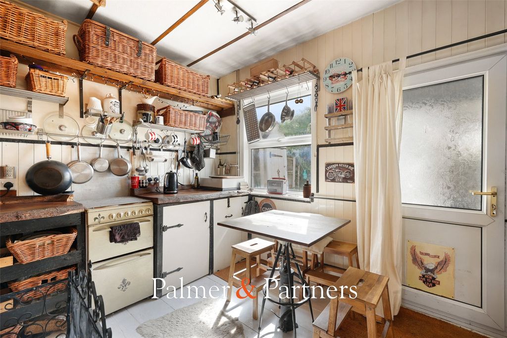 Property photo 3 of 23 Picture No. 12