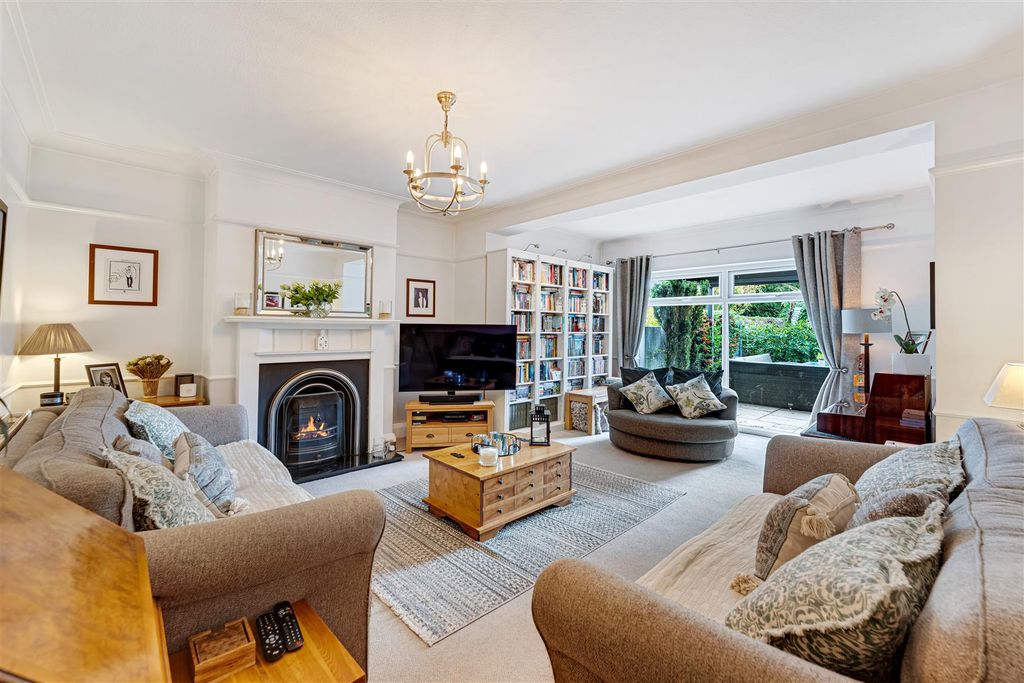 Property photo 2 of 49 Lounge