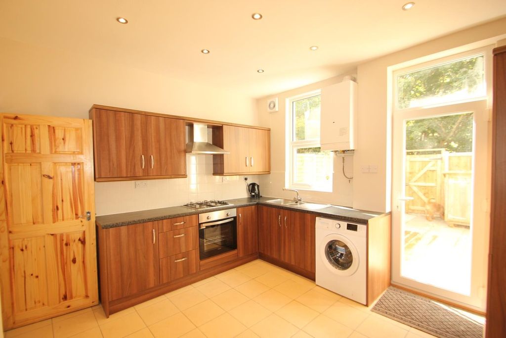 Property photo 2 of 10 1774244