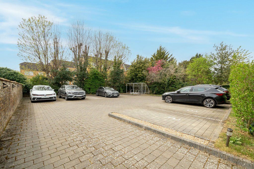 Property photo 2 of 18 Picture No. 12