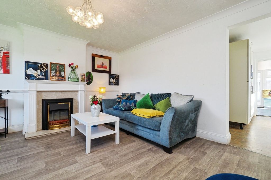 Property photo 3 of 20