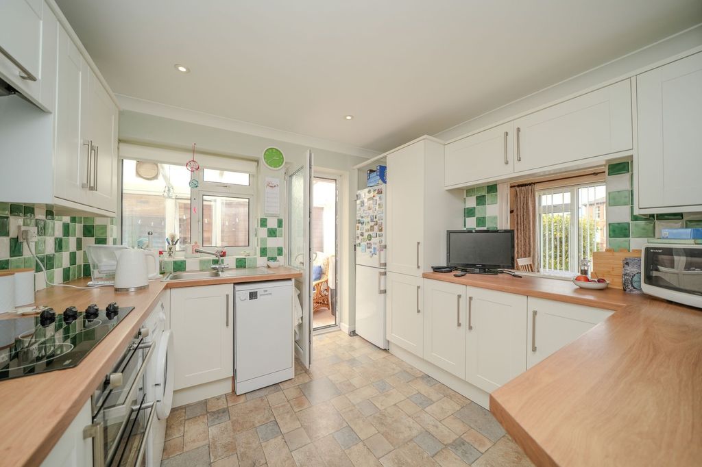 Property photo 2 of 19