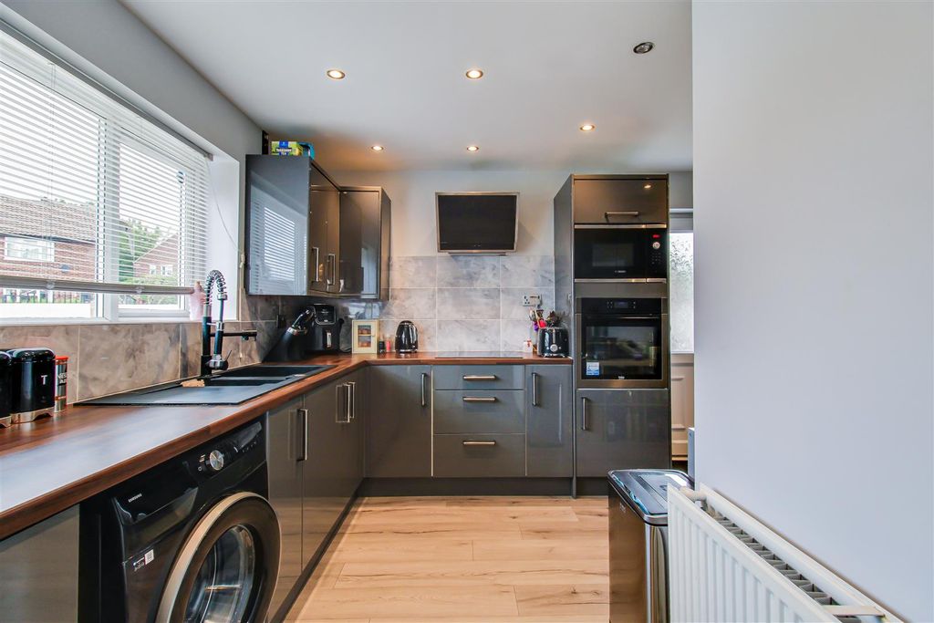 Property photo 3 of 10 Kitchen/Diner