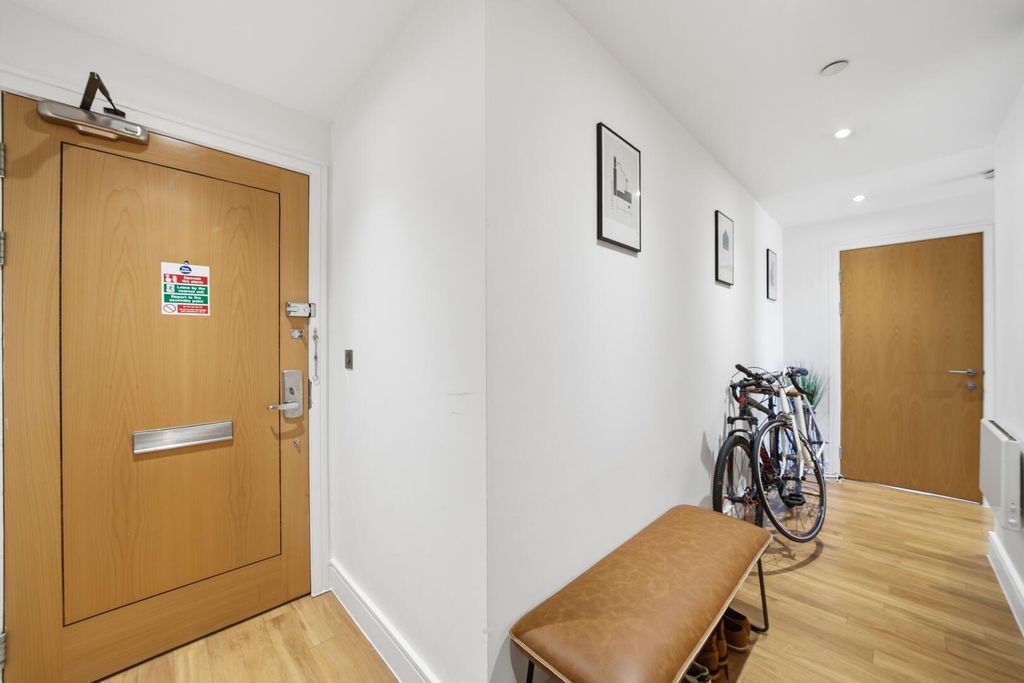 Property photo 2 of 19 Hallway