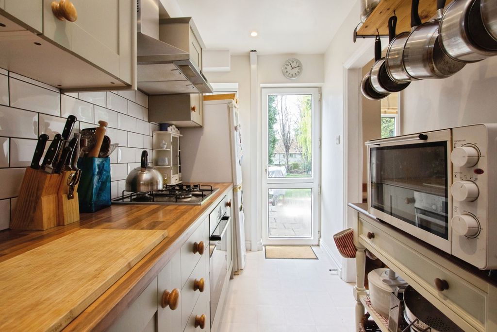 Property photo 2 of 17 Kitchen