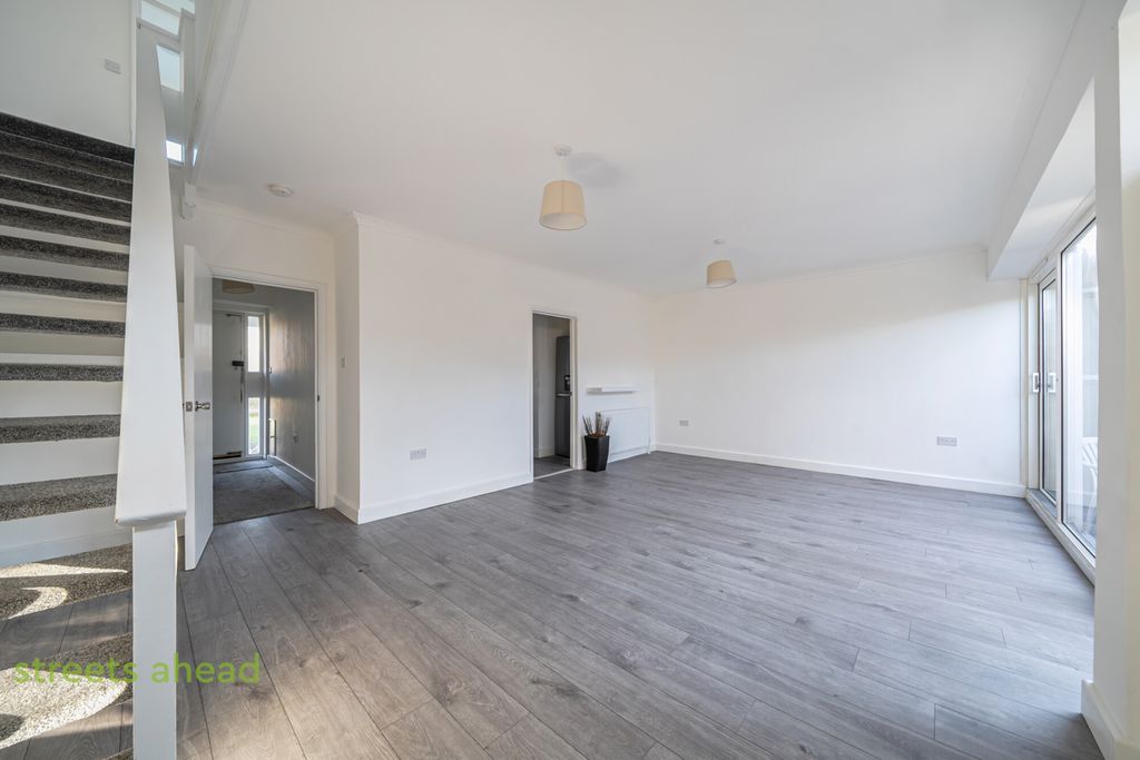 Property photo 2 of 15 2c0F5Db7-2809-469...