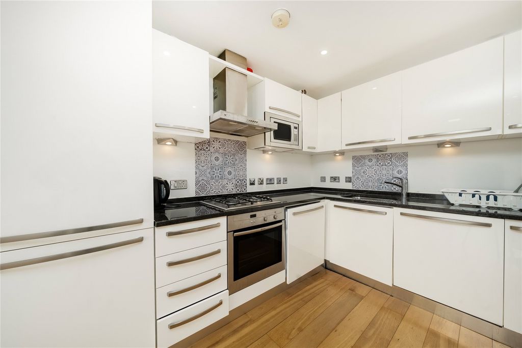 Property photo 3 of 6 Kitchen