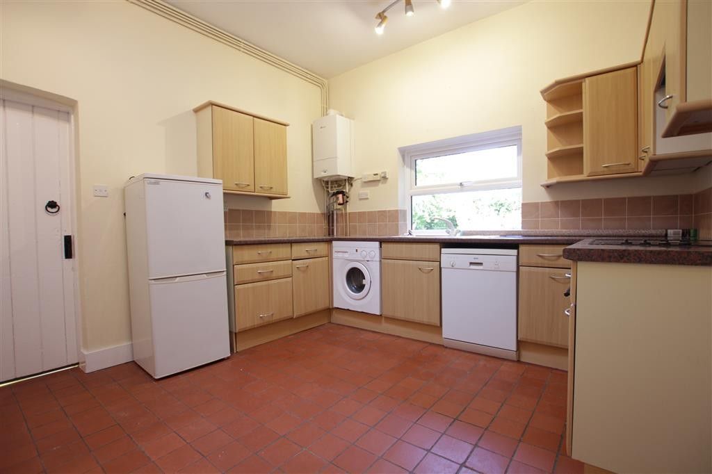 Property photo 2 of 7 Kitchen