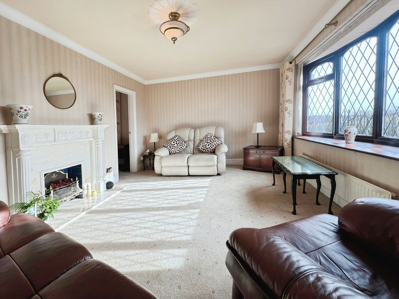 Property photo 2 of 22 Lounge