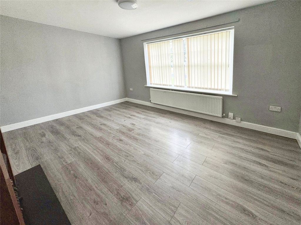 Property photo 3 of 6 Lounge