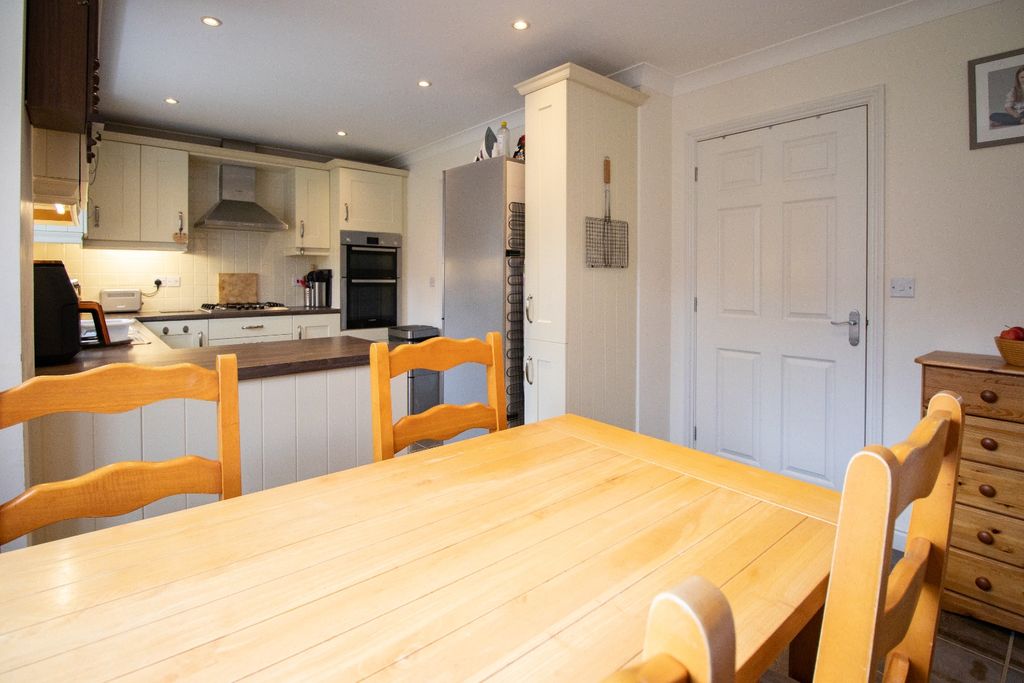 Property photo 2 of 22 4918015