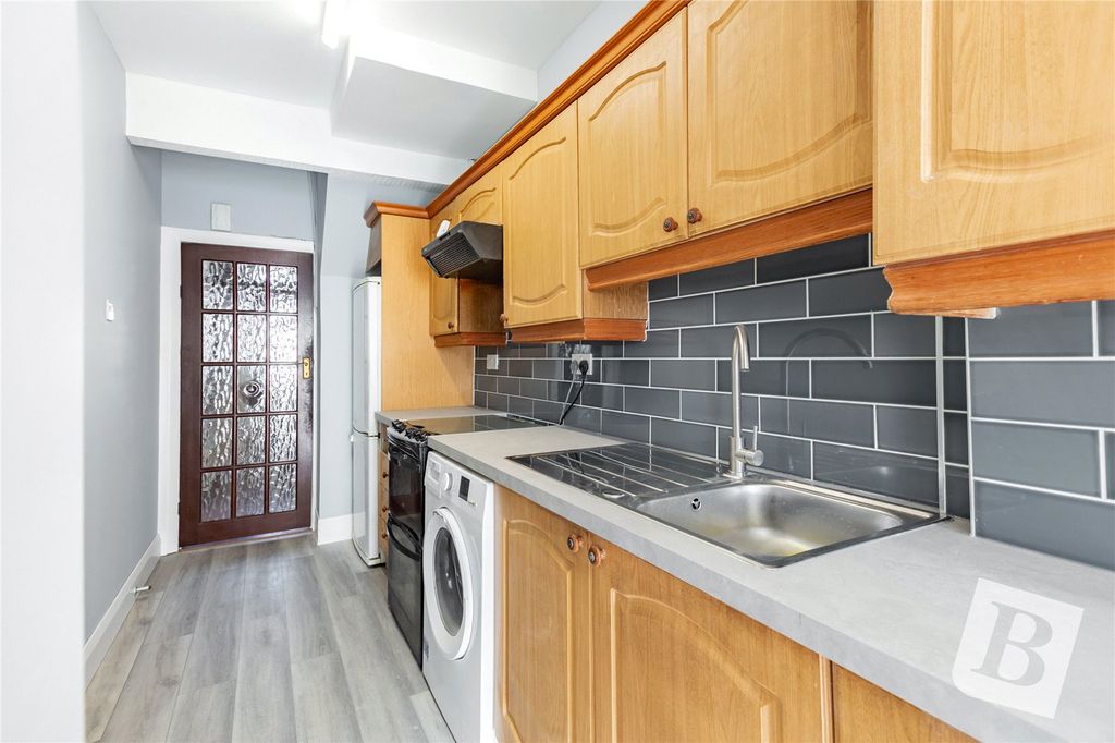 Property photo 3 of 10 Kitchen