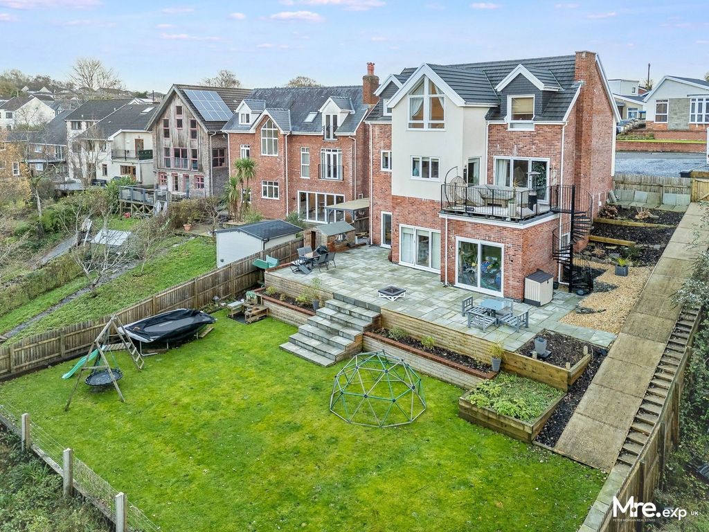 Property photo 2 of 37