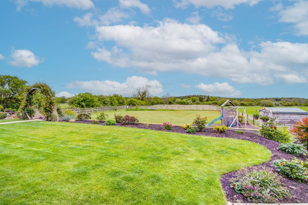 Property photo 2 of 49 Garden