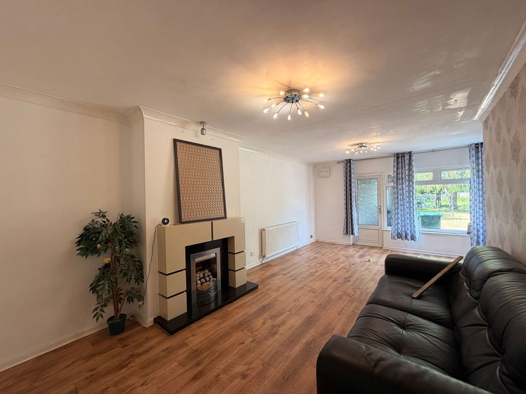 Property photo 2 of 31