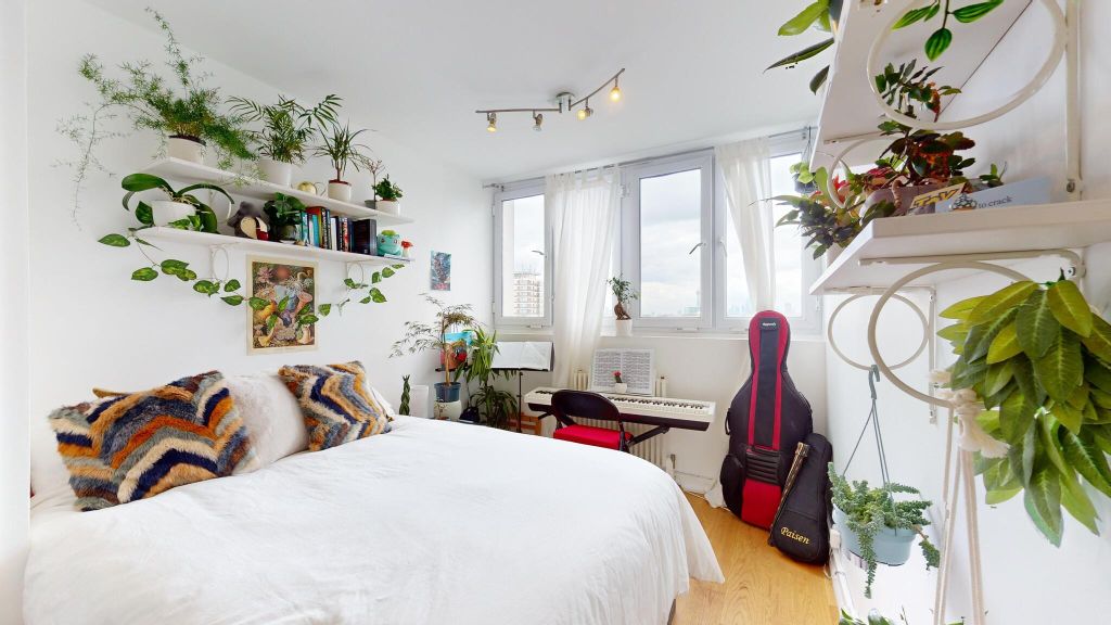 Property photo 3 of 27 Bedroom