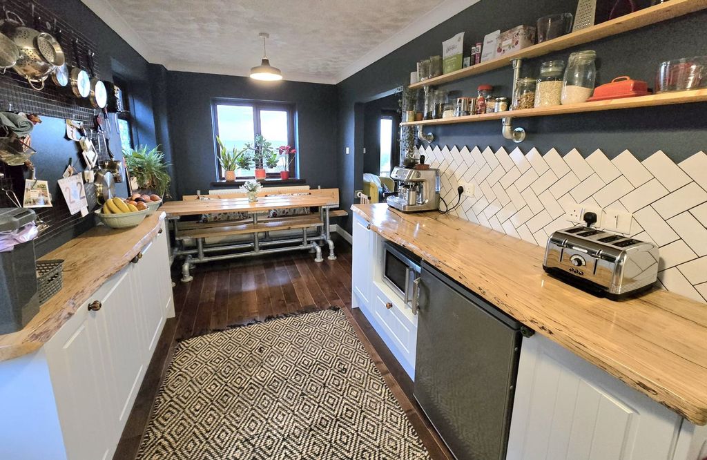 Property photo 3 of 24 Kitchen/Diner