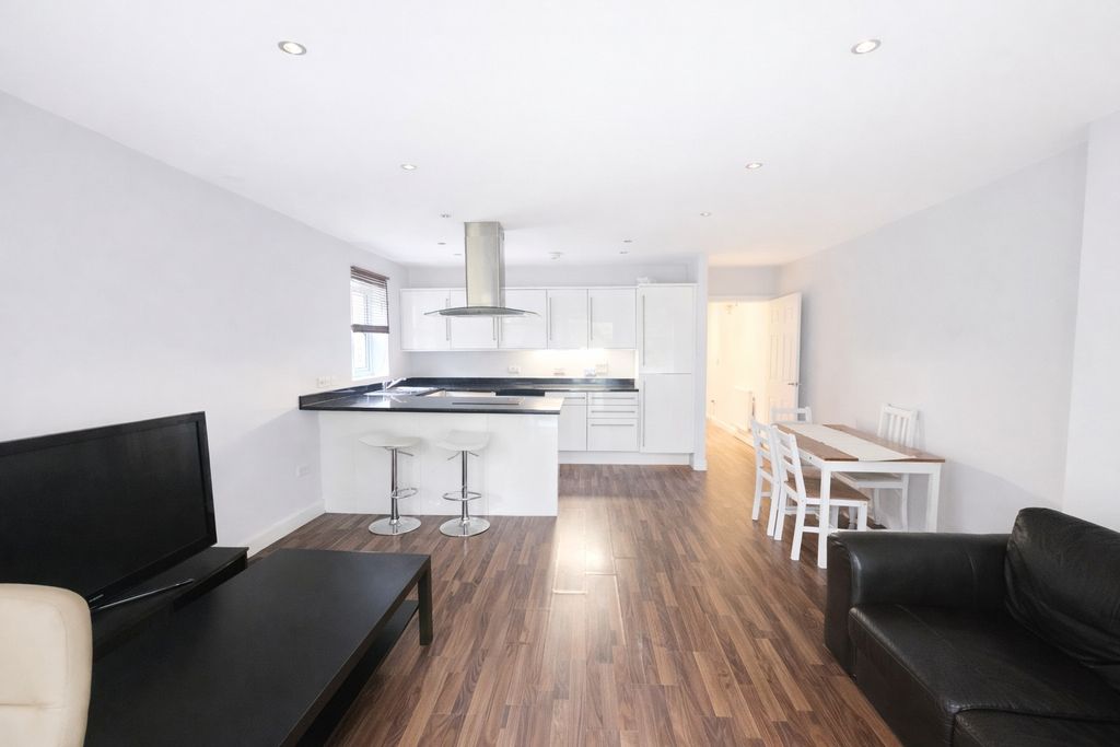 Property photo 2 of 8 Image