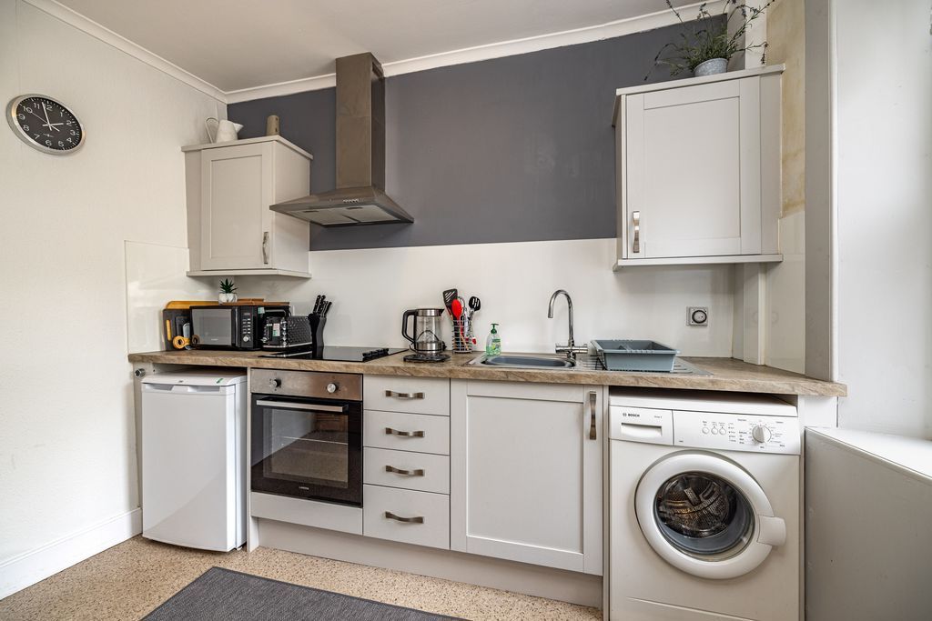 Property photo 3 of 25 Kitchen