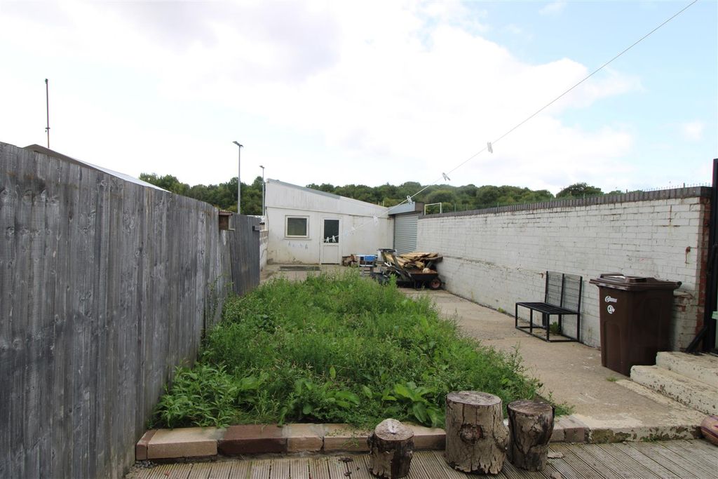 Property photo 3 of 4