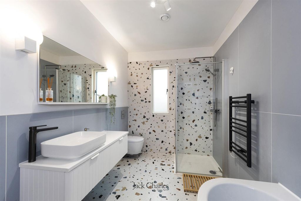 Property photo 3 of 9 1A Croft Close, Tn10 4La 005.Jpg