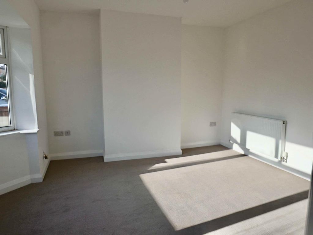Property photo 2 of 11 Lounge.Jpg