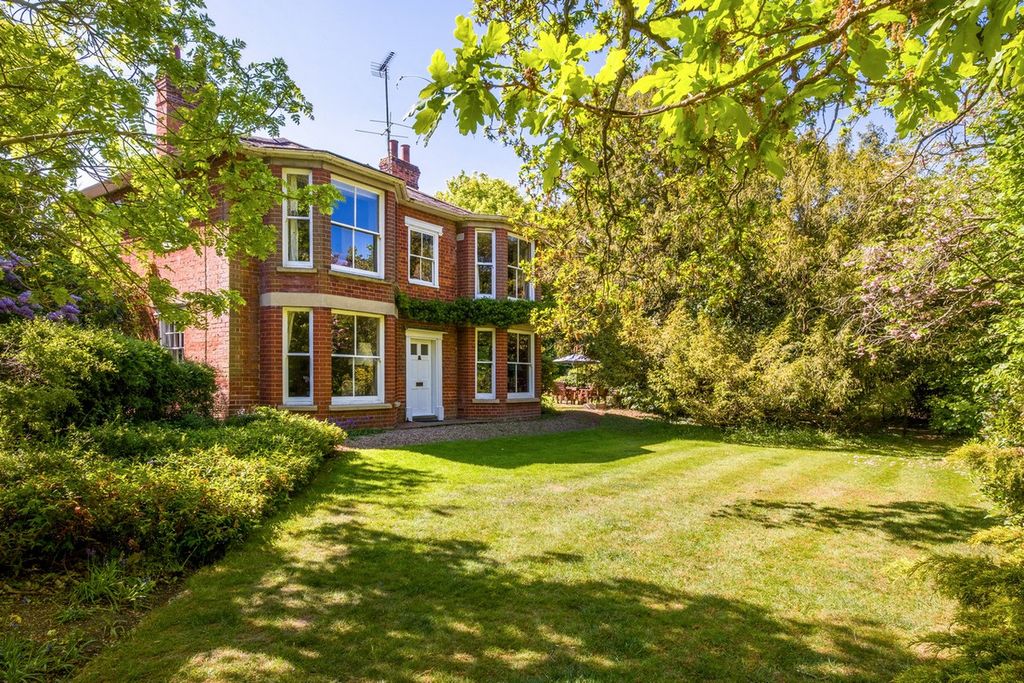 Property photo 1 of 28
