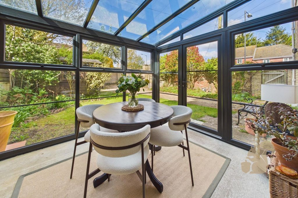 Property photo 3 of 21 Conservatory