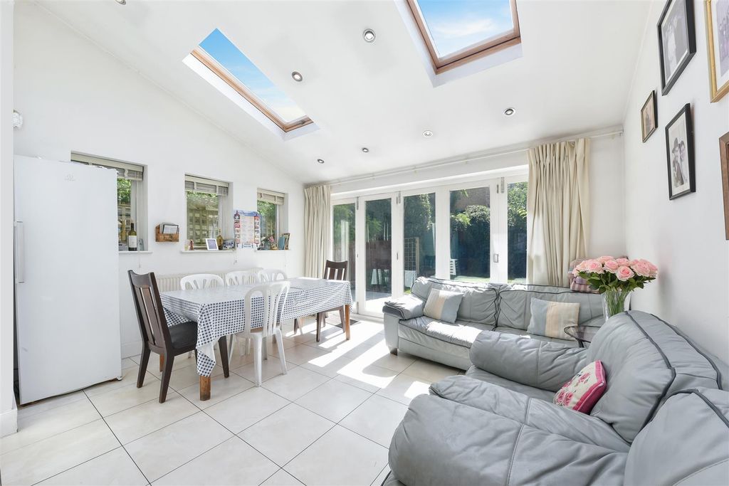 Property photo 2 of 16