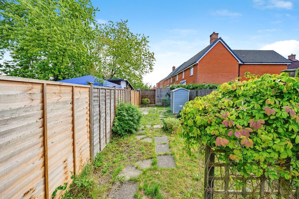 Property photo 2 of 13 Garden