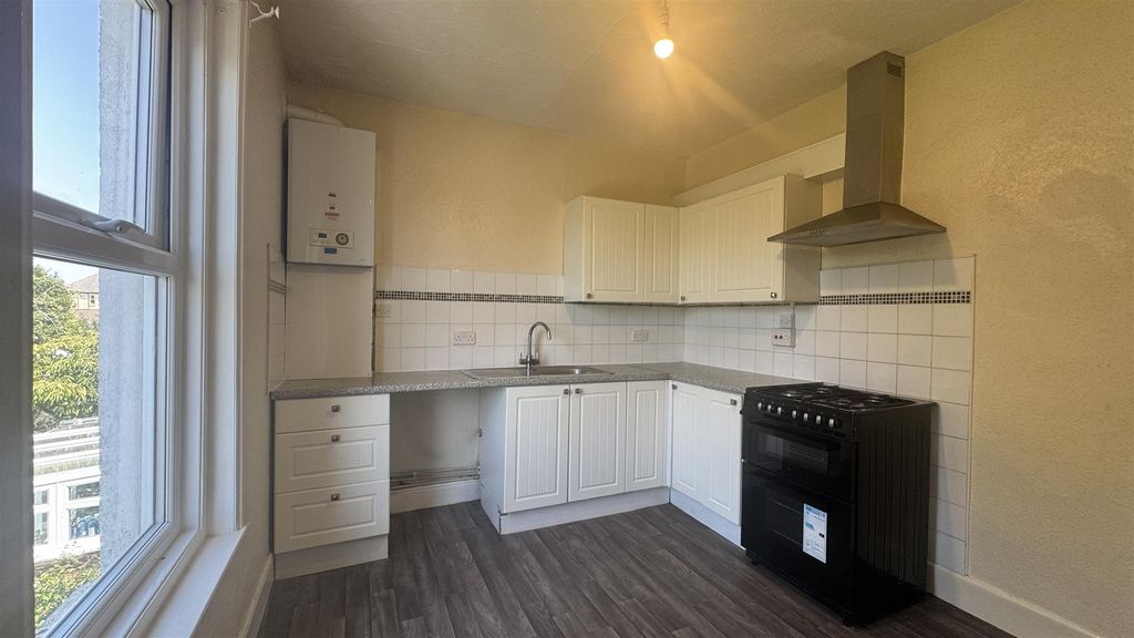Property photo 2 of 10 Kitchen