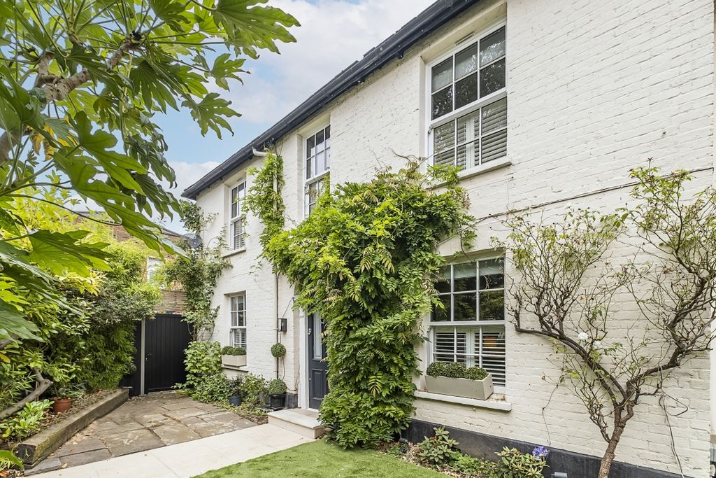 Property photo 1 of 19 St-Johns-Grove-029
