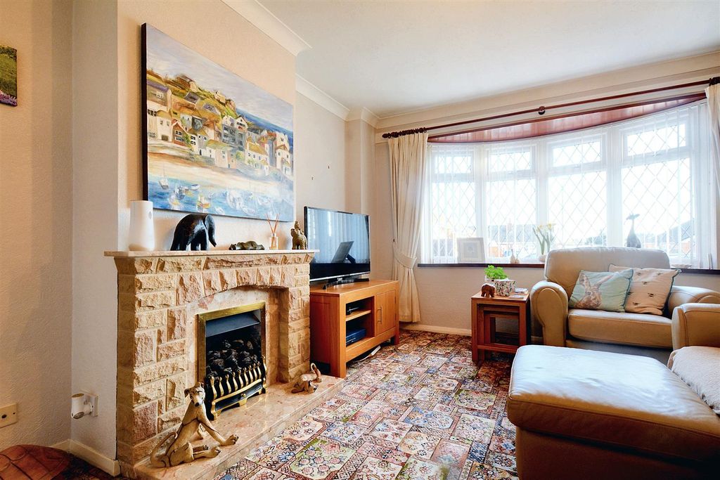 Property photo 3 of 19 Living Room