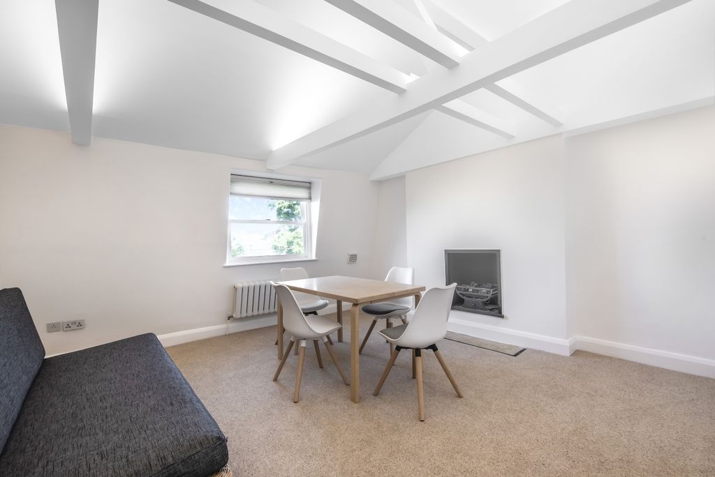 Property photo 1 of 7 610998 (2)