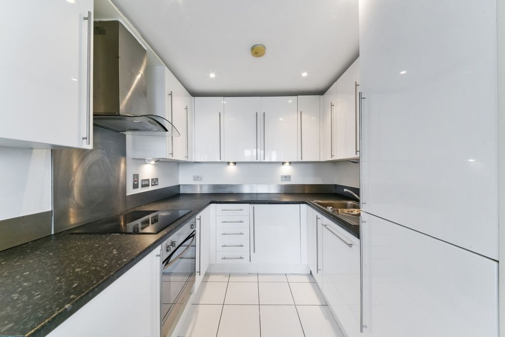 Property photo 3 of 6 Kitchen