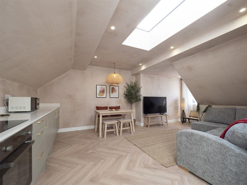 Property photo 2 of 26 2Southwood-Flat5-04.Jpg