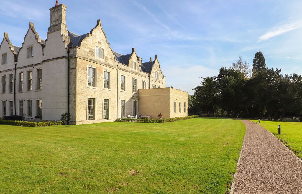 Property photo 3 of 14 Grounds