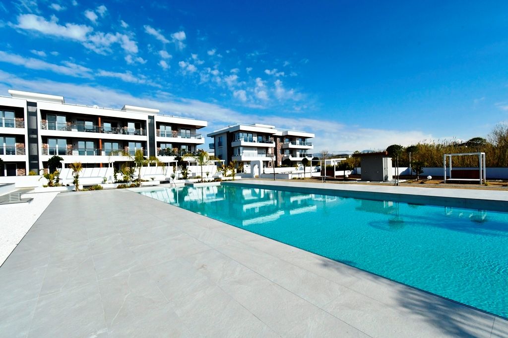 Property photo 3 of 21 Brand New Property For Sale In Side, Manavgat - Vast Communal Sun Lounging Terraces