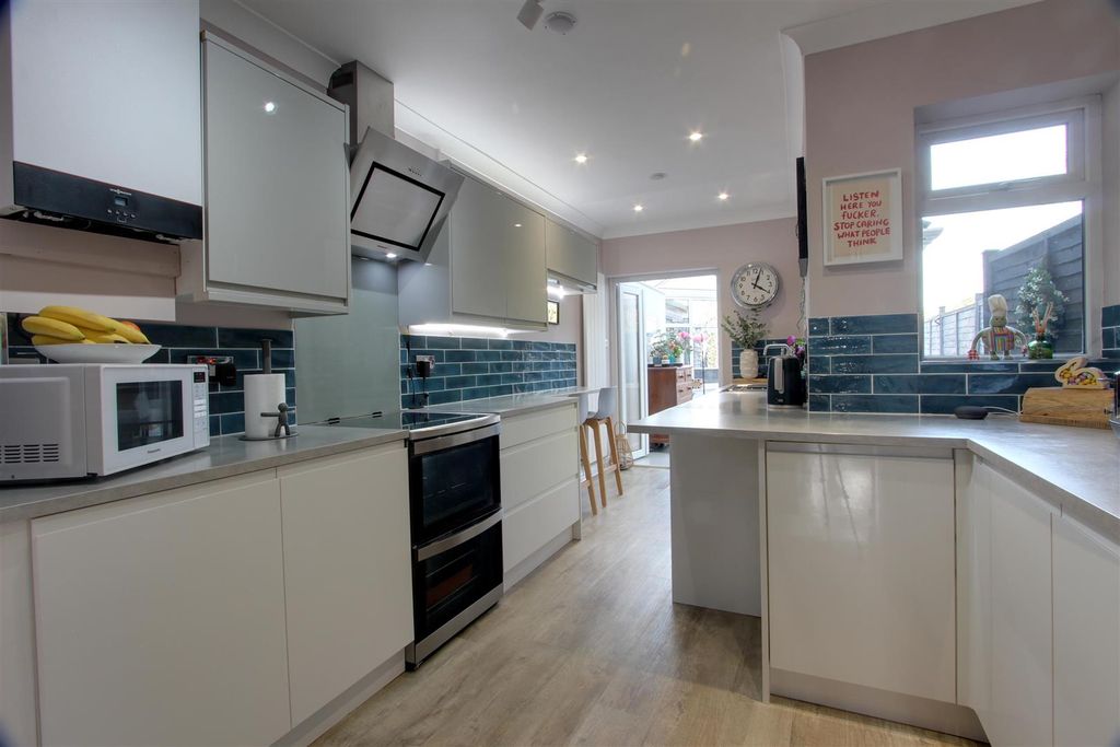 Property photo 3 of 16 Img_4208-Img_4210.Jpg