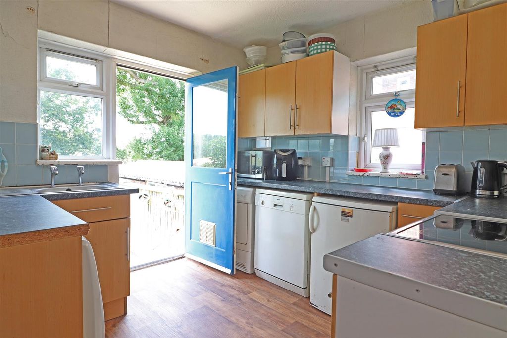 Property photo 3 of 11 3