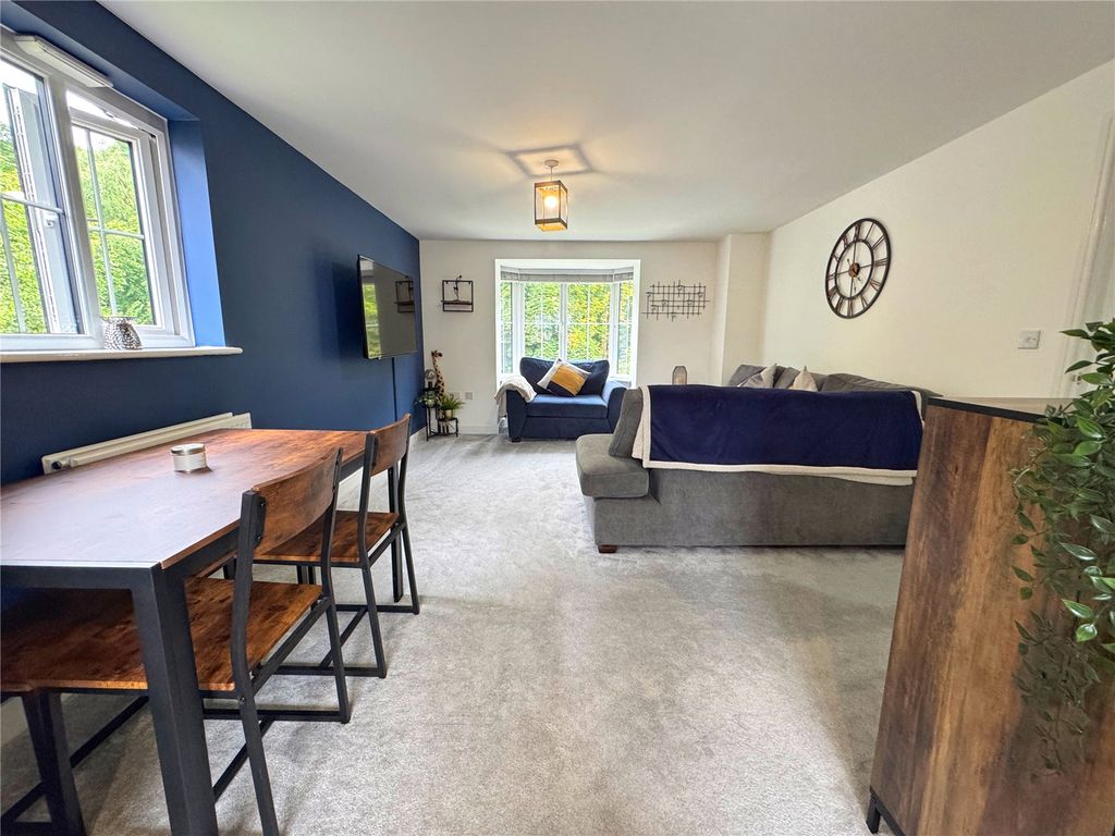 Property photo 2 of 29 Modern Living