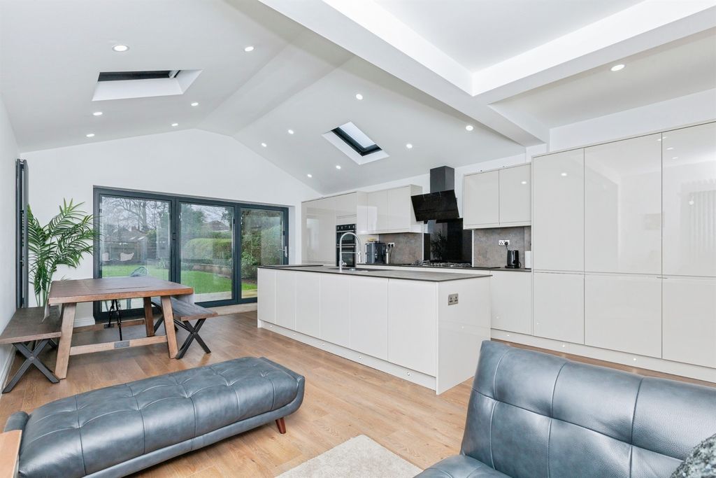 Property photo 2 of 18