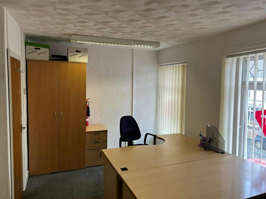 Property photo 3 of 8 Pstarosoffice.Jpg