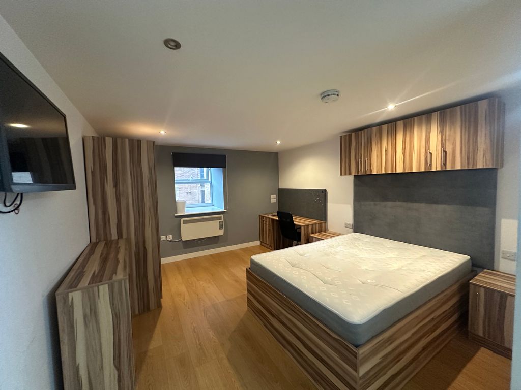 Property photo 1 of 9 Bedroom 1