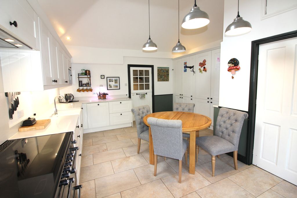 Additional image 13 of 3 bed semi-detached house for saleThe Leys, Chipping Norton OX7