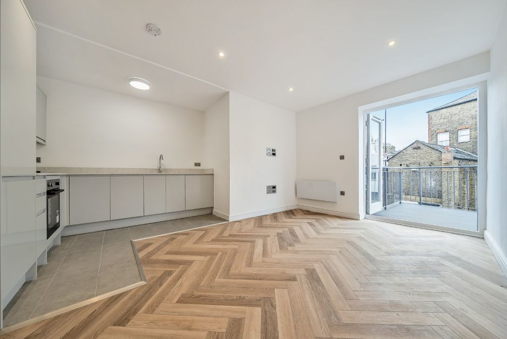 Property photo 1 of 16 4533841